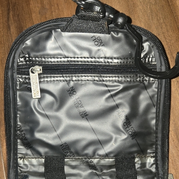 Kenneth Cole Reaction Black Toiletry Bag - Picture 2 of 6
